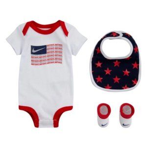 NWT Nike Baby Boys Americana Bodysuit with Bib & Booties Gift Set MSRP $22 White
